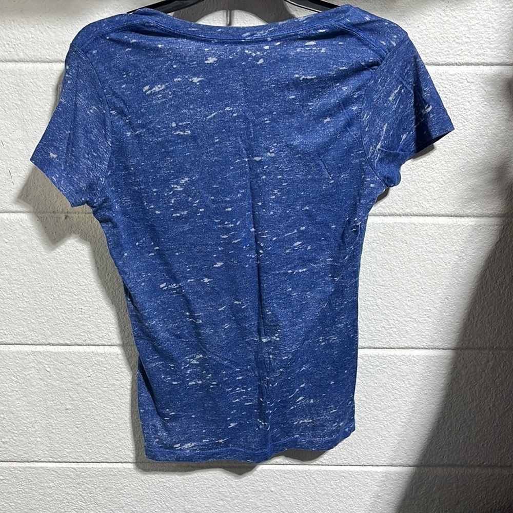 Chicago Cubs size medium vneck shirt - Picture 2 of 2
